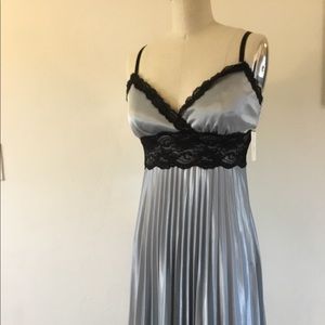 WINDSOR Gray with Black Lace Trim Sz 9/10 Junior